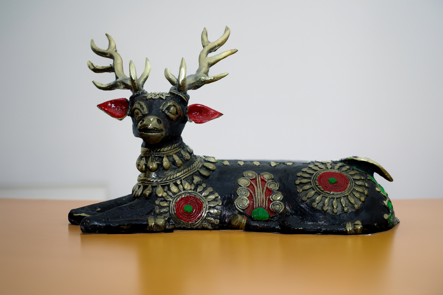 Handmade Multicolor Sitting Deer | Table Artifact | Metal showpiece | Home and office decor