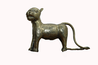 Handmade leopard statue | Table Artifact | Metal showpiece | Home and office decor